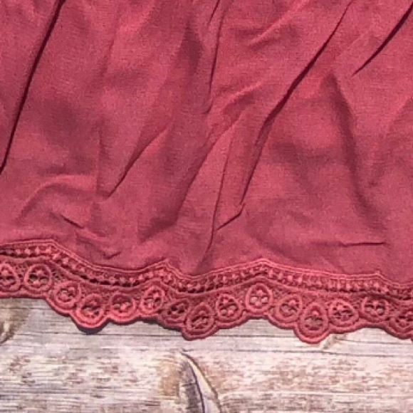 relaxed fit tank, keyhole back & crochet trims - Picture 6 of 6